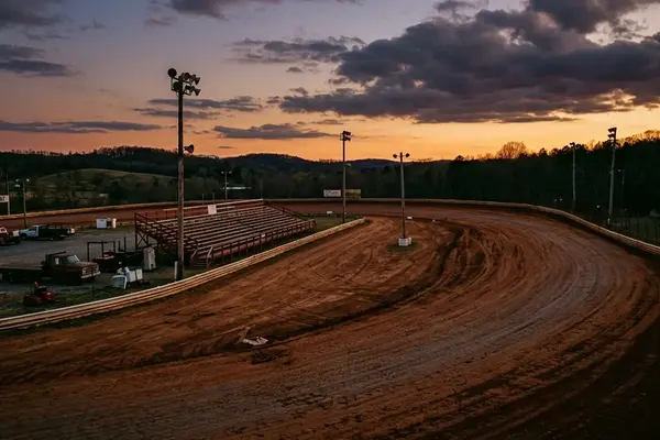 The Complete Guide to Dirt-Track Racing Divisions at Rolling Wheels: Crate Sportsman to Big-Block